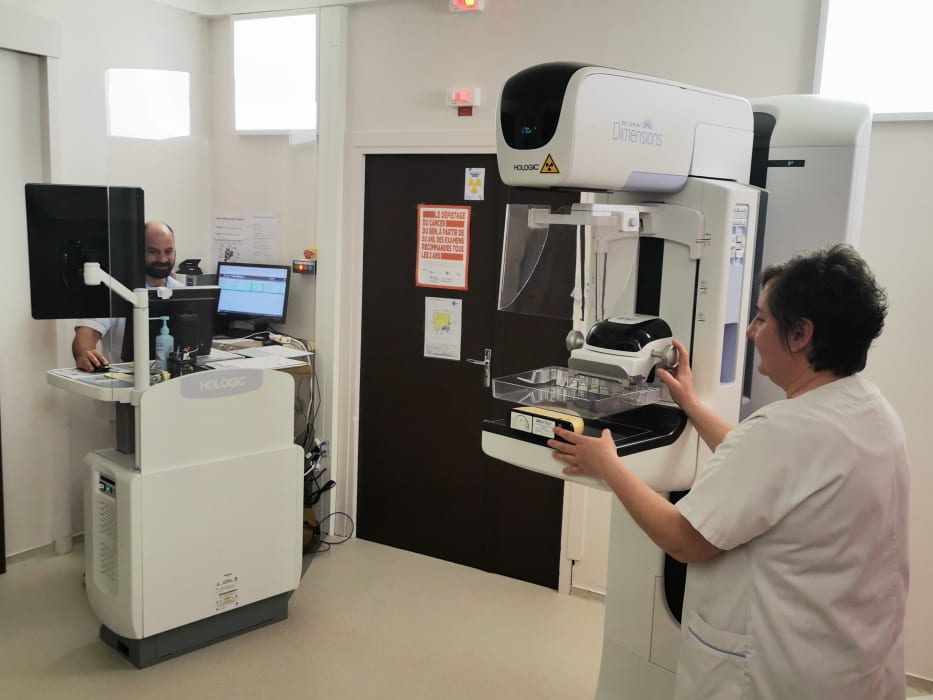 Hôpitaux du Sud Charente Imagerie médicale, Hôpital public à BarbezieuxSaintHilaire