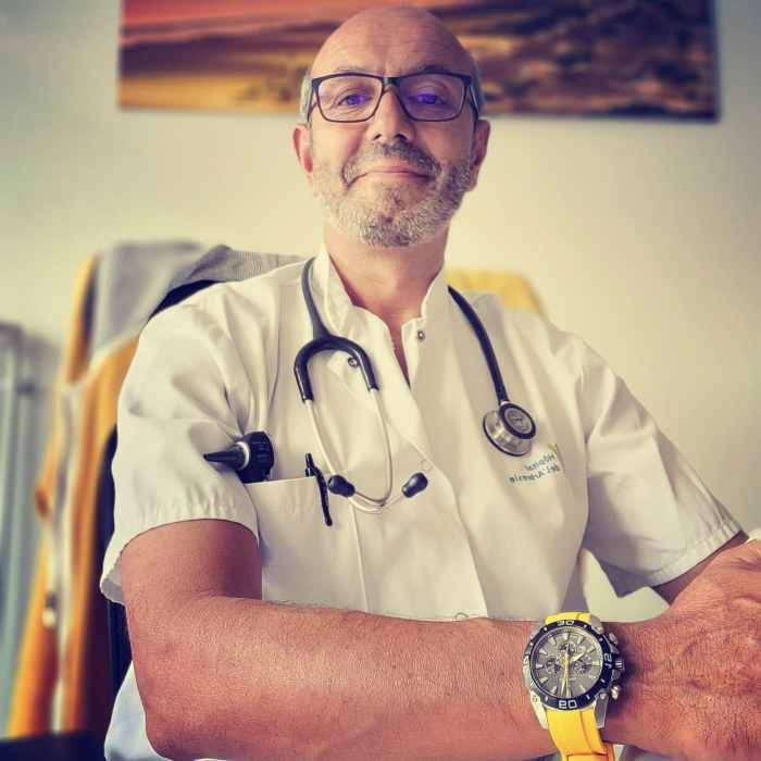 Dr MARCOS MACHADO
