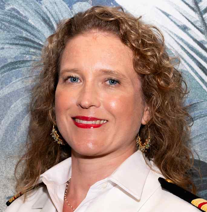 Dr Anne Valla
