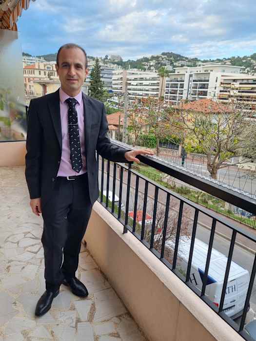 Dr EMMANUEL AZZI