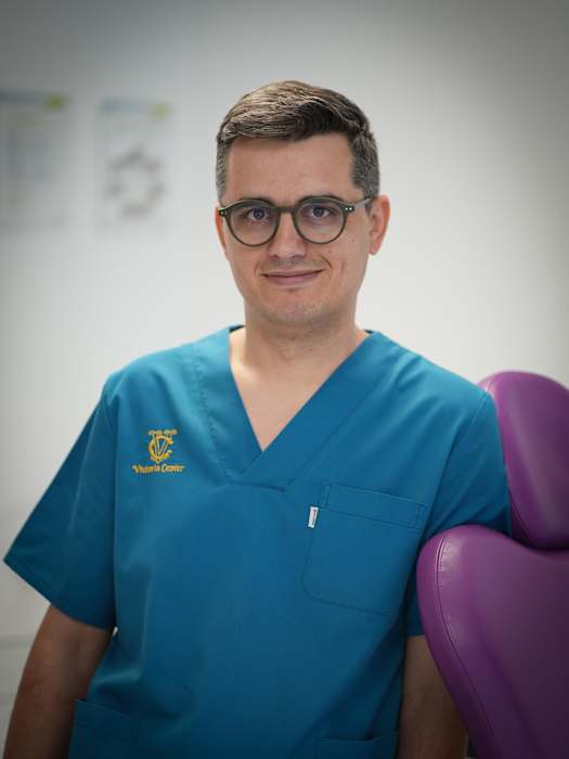 Dr Corneliu Cojocaru, Chirurgien dentiste à Dieppe