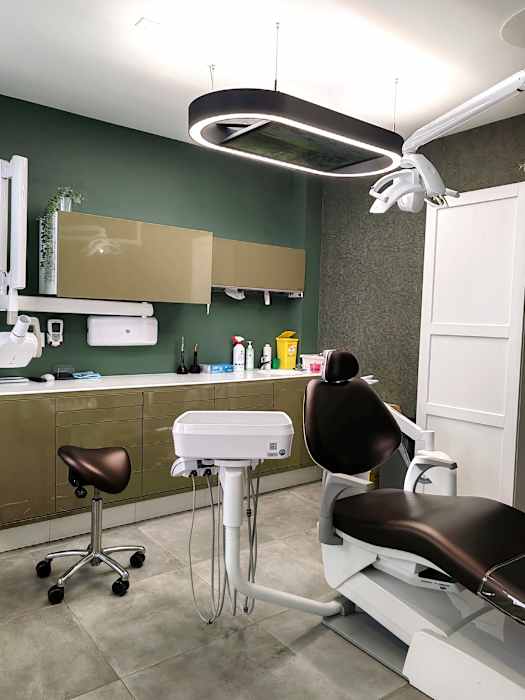 Dr Louise Hars, Chirurgien dentiste à Arnèke