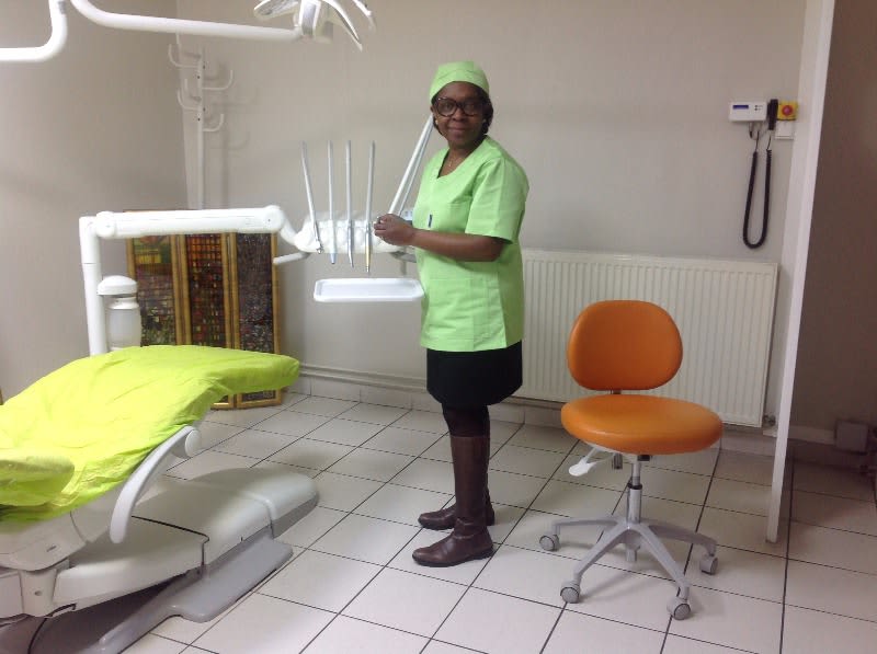 Dr Laurette Lobe