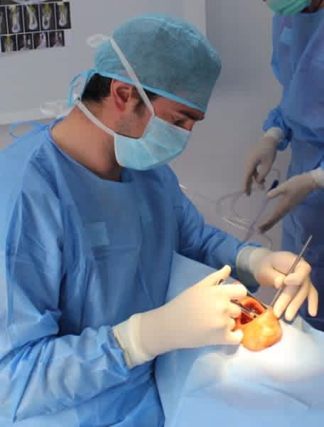Dr Antoine Mida, Chirurgien dentiste à Versailles