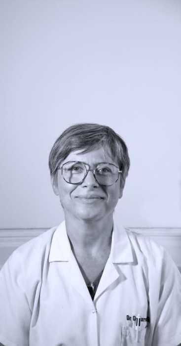 Dr Angélique de Barros