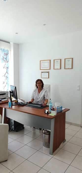 Dr DANIELA LASZLO