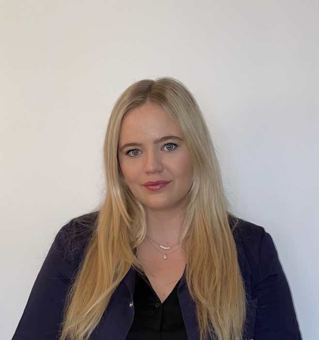 Dr Natalia Van Der Veen