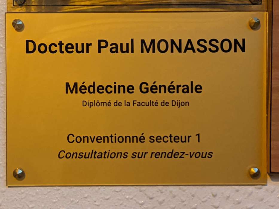 Dr PAUL MONASSON 