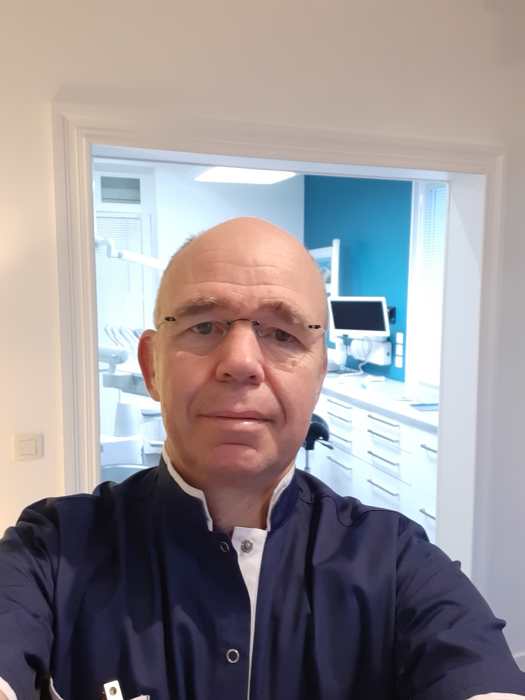 Dr Arnaud Lamblin