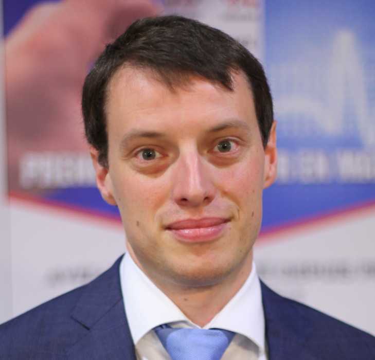 Dr FLORIAN ZORES