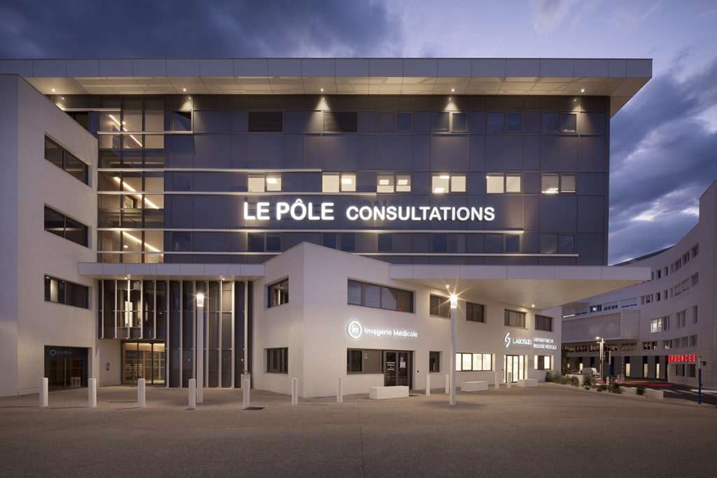Dr Delphine Peronne