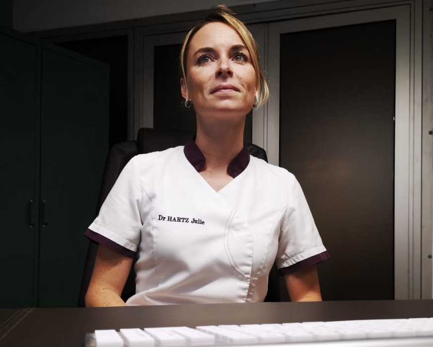 Dr Julie HARTZ