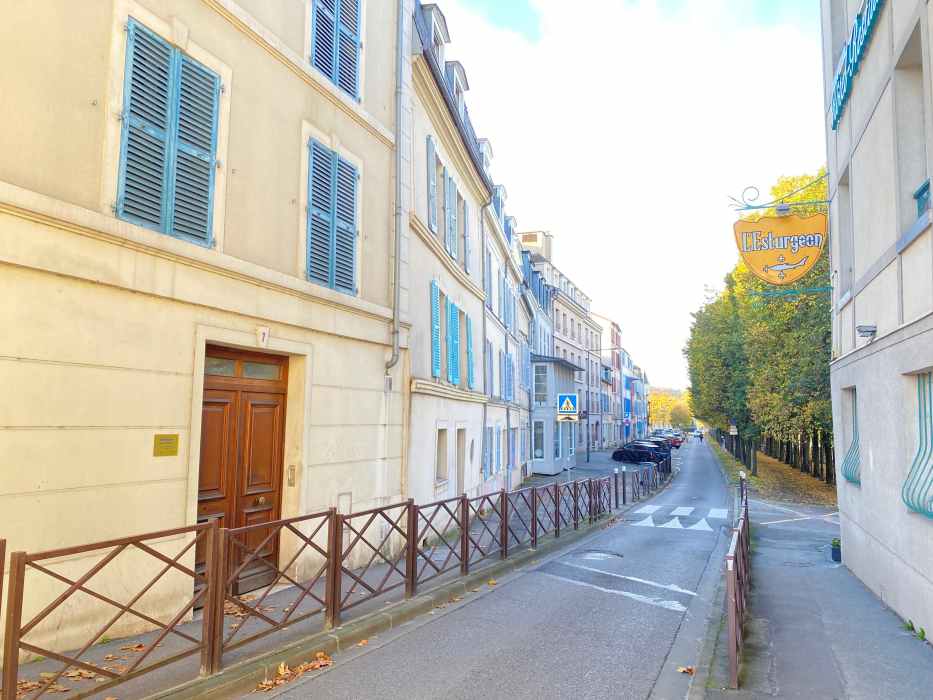 Hicham Azmi, Masseur kinésithérapeute à Poissy