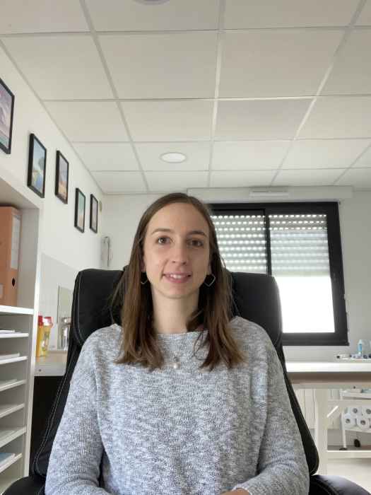 Dr Anne-Sophie HURST    