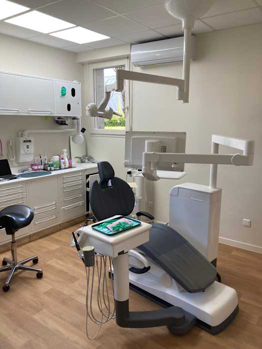 Dr Samira Bazrkan, Chirurgien dentiste à Vineuil