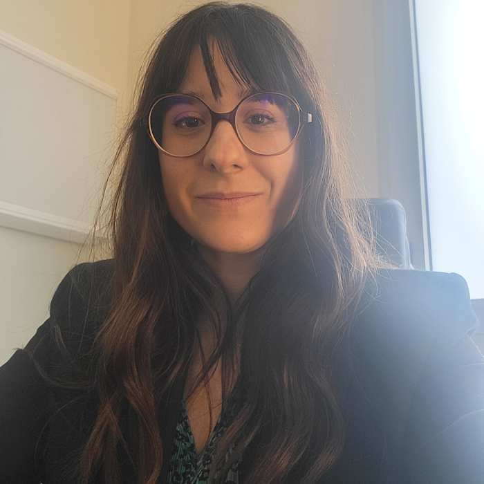 Dr Laura Yana, Gériatre à Saint-Maur-Des-Fossés