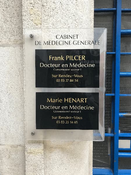 Dr Marie HENART 