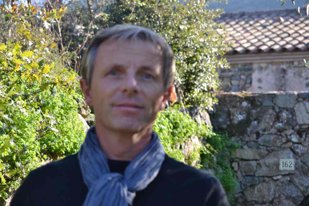 Dr ERIC ANNEBICQUE