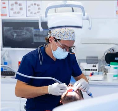 Dr Théo Barnaud, Chirurgien dentiste à Montpellier