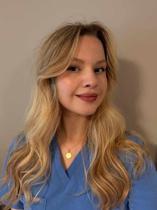 Dr Gabriella  Marques 