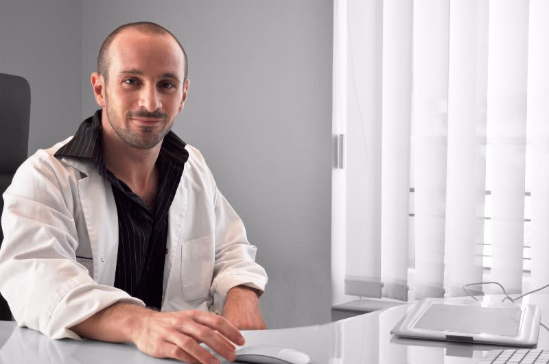 Dr Lionel Lattes