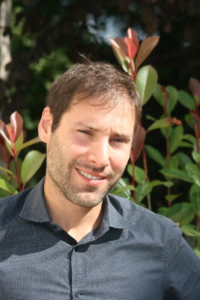 Dr David Hirsbein