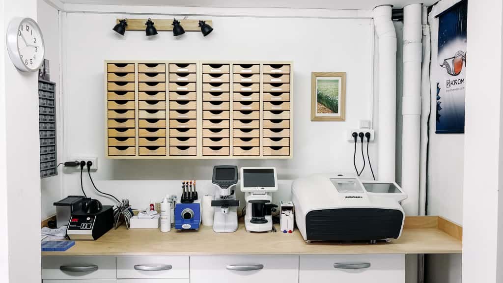 Ocala, à la française, Magasin d'optique à Lyon