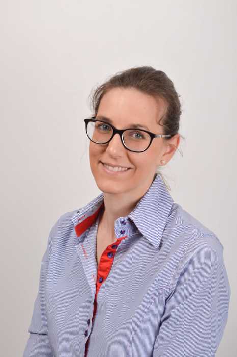 Dr SANDRA PFEIFFER
