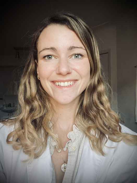 Dr CAROLINE BELLAIS