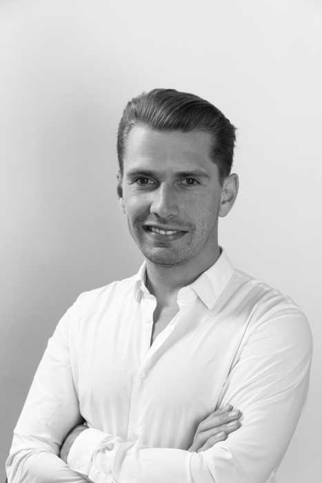 Dr Anthony Dheilly, Chirurgien dentiste à Paris