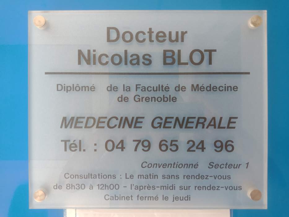 Dr NICOLAS BLOT