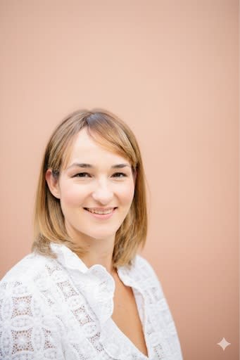 LORRAINE SIMON
