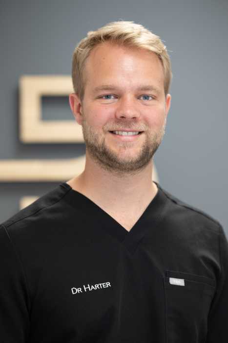Dr HUGO HARTER