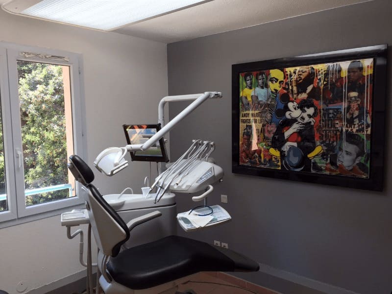 Cabinet dentaire avec pratique d'orthodontie