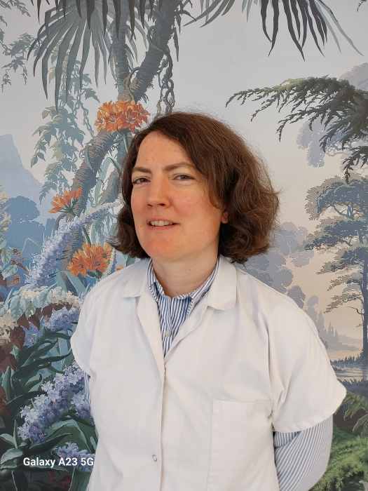 Dr Julie DE LABARTHE BOUTHORS