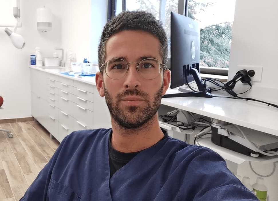 Dr CHARLES LAVERDURE