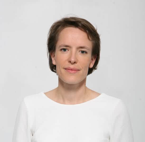 Dr Sabine MARES DE METZ, Chirurgien maxillofacial et stomatologue à