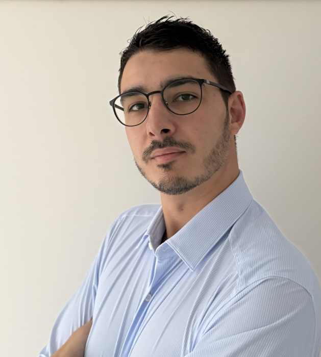 Dr Yanis Bouderbala