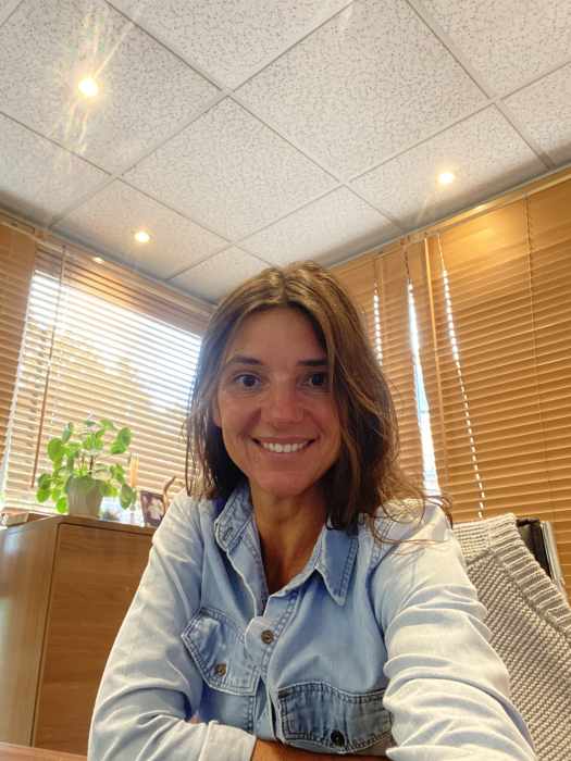 Dr Julie Dougados