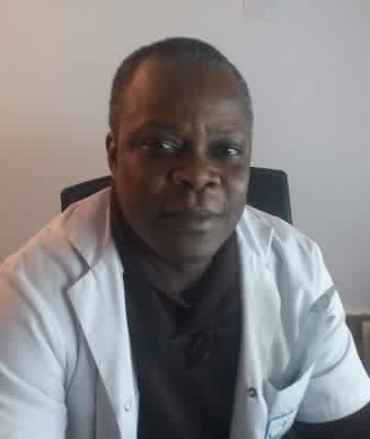 Dr Charles Senah, Chirurgien infantile à Bezannes