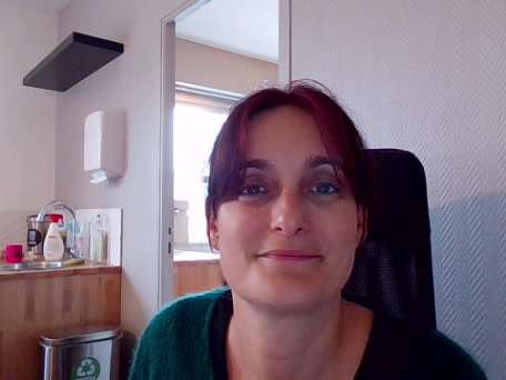 Dr Anne Renault