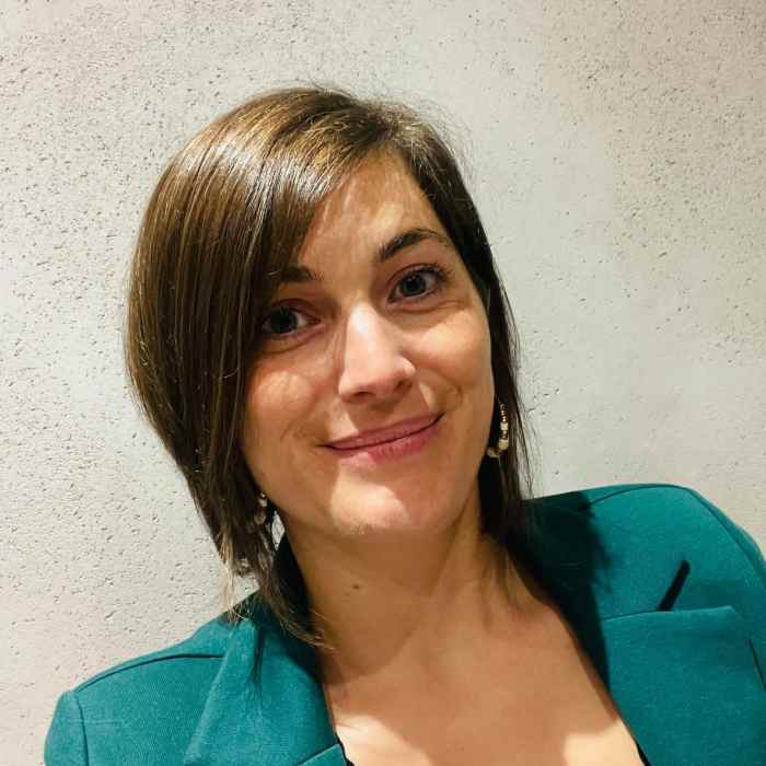 Julie  Molat