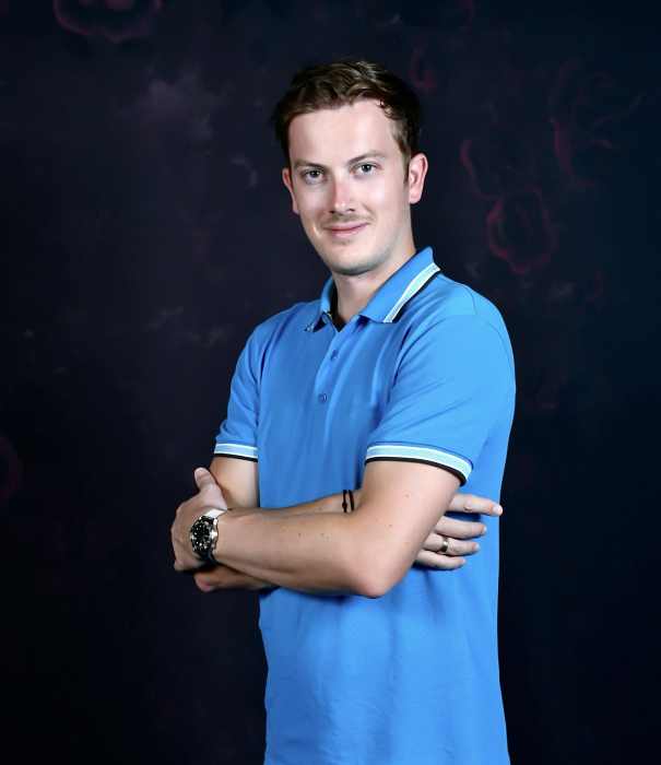 Dr MAXIME ZACHER