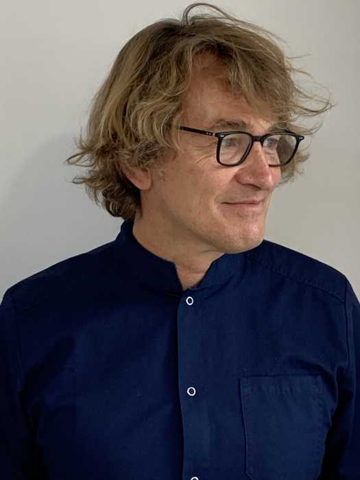 Dr DAVID MULLER