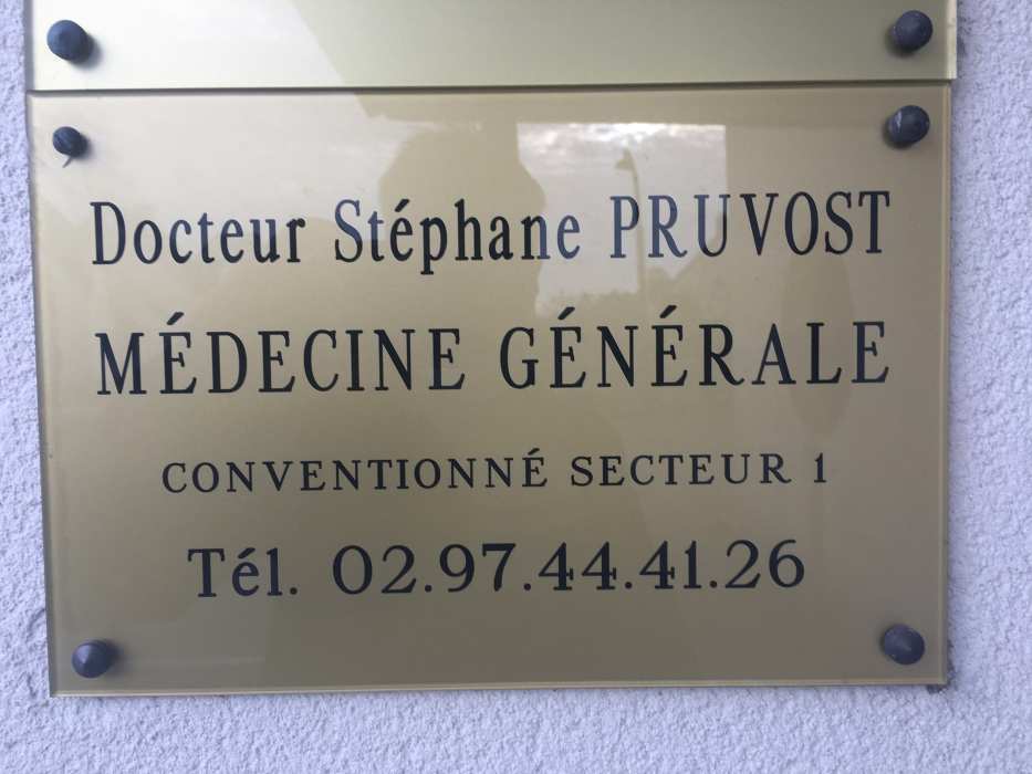 Dr STEPHANE PRUVOST