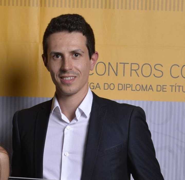 Dr Camilo Tiago