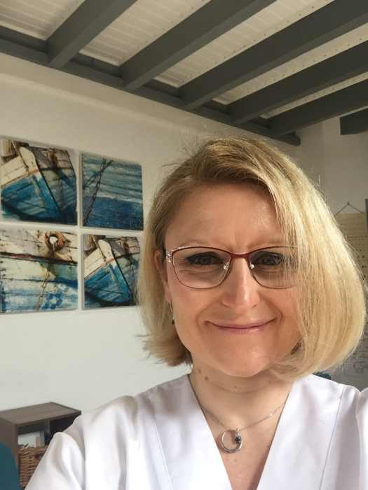 Dr Caroline  DUMAS 