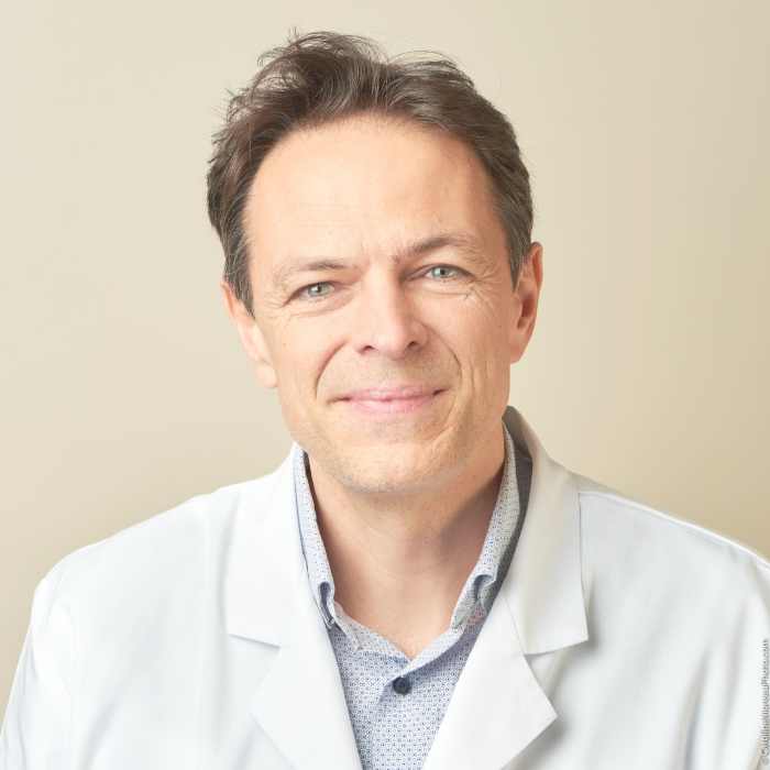 Dr EMMANUEL DUPUIS