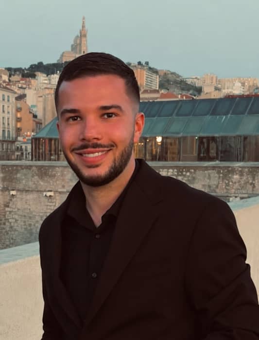 Dr Bryan Fakamé, Chirurgien dentiste à Rognes