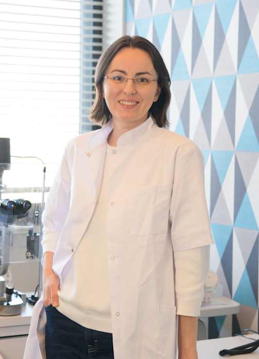 Corina Popescu, Ophtalmologue à Perpignan